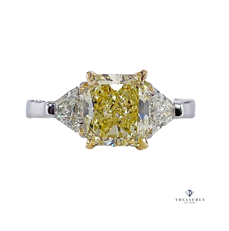 Smooth gem rings-Estate GIA 2.66ct Natural Fancy Yellow RADIANT 3 Stone Diamond Engagement Platinum Ring