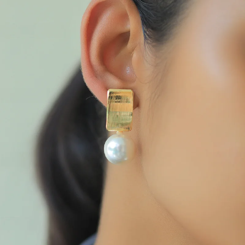 Topaz stone earrings-Striking Gold Rectangular Earrings Accented With A Chic Pearl.