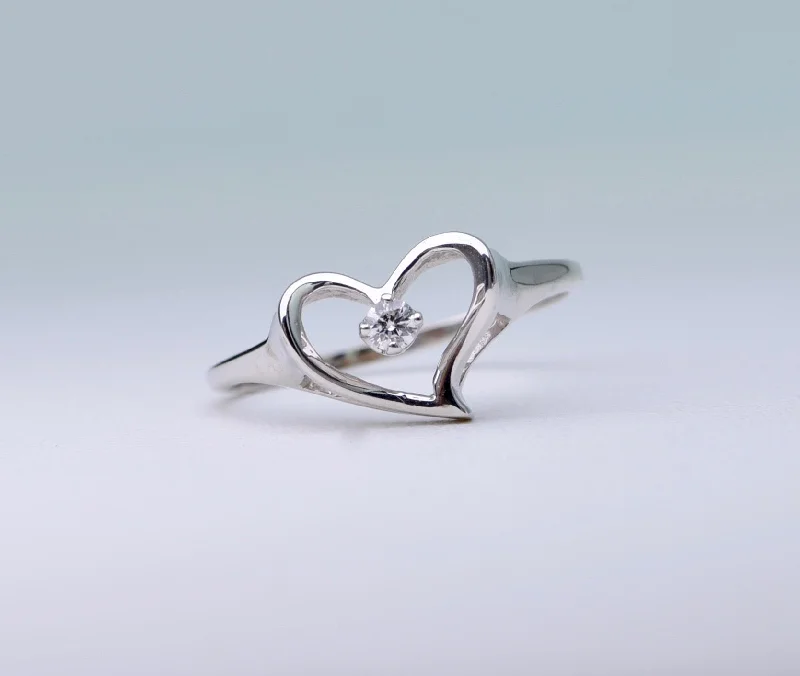 Spring band rings-14K heart-shaped white gold ring with one center diamond