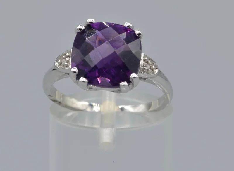 Spirit eye rings-10K white gold ring with faceted Amethyst cushion-shaped, criss-cross cut