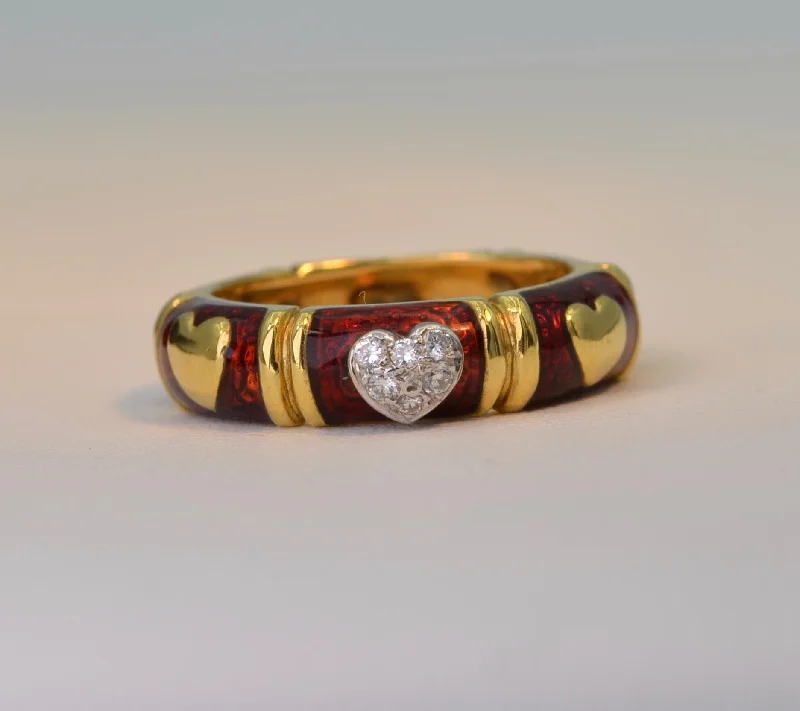 Bear motif rings-18K Yellow Gold Red Enamel wedding band with heart-shaped pave diamond center