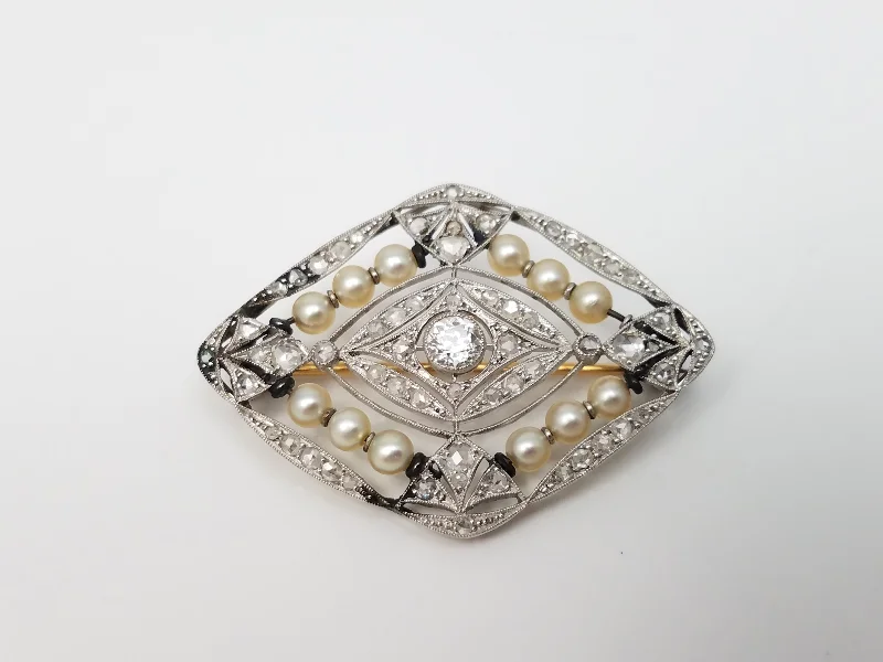 Bead trim brooch-Luxurious Platinum Natural Diamond Cultured Pearl Brooch To Restore