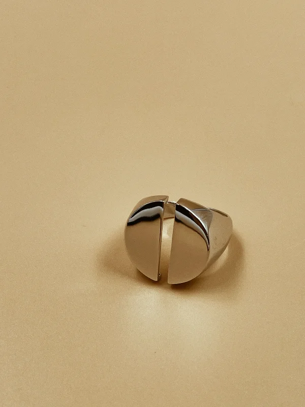 Curved shank rings-Divided Signet Ring in Silver Tone