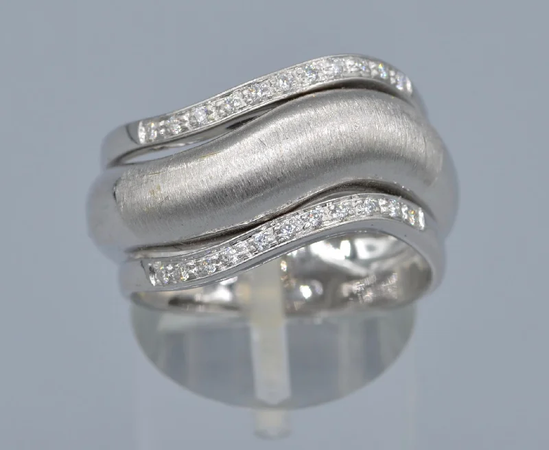 Warm clay rings-18K white gold ring with one center plain gold and two side diamond rings in one curved design